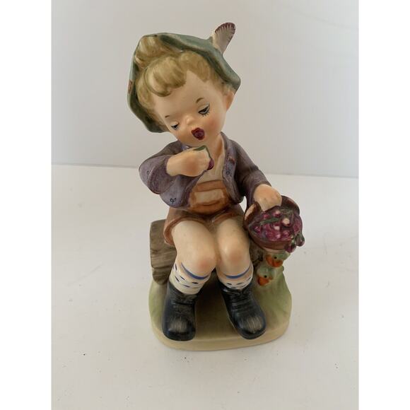 Vintage Napco Boy with Berries 6" Figurine Porcelain Napcoware Japan - Picture 2 of 9